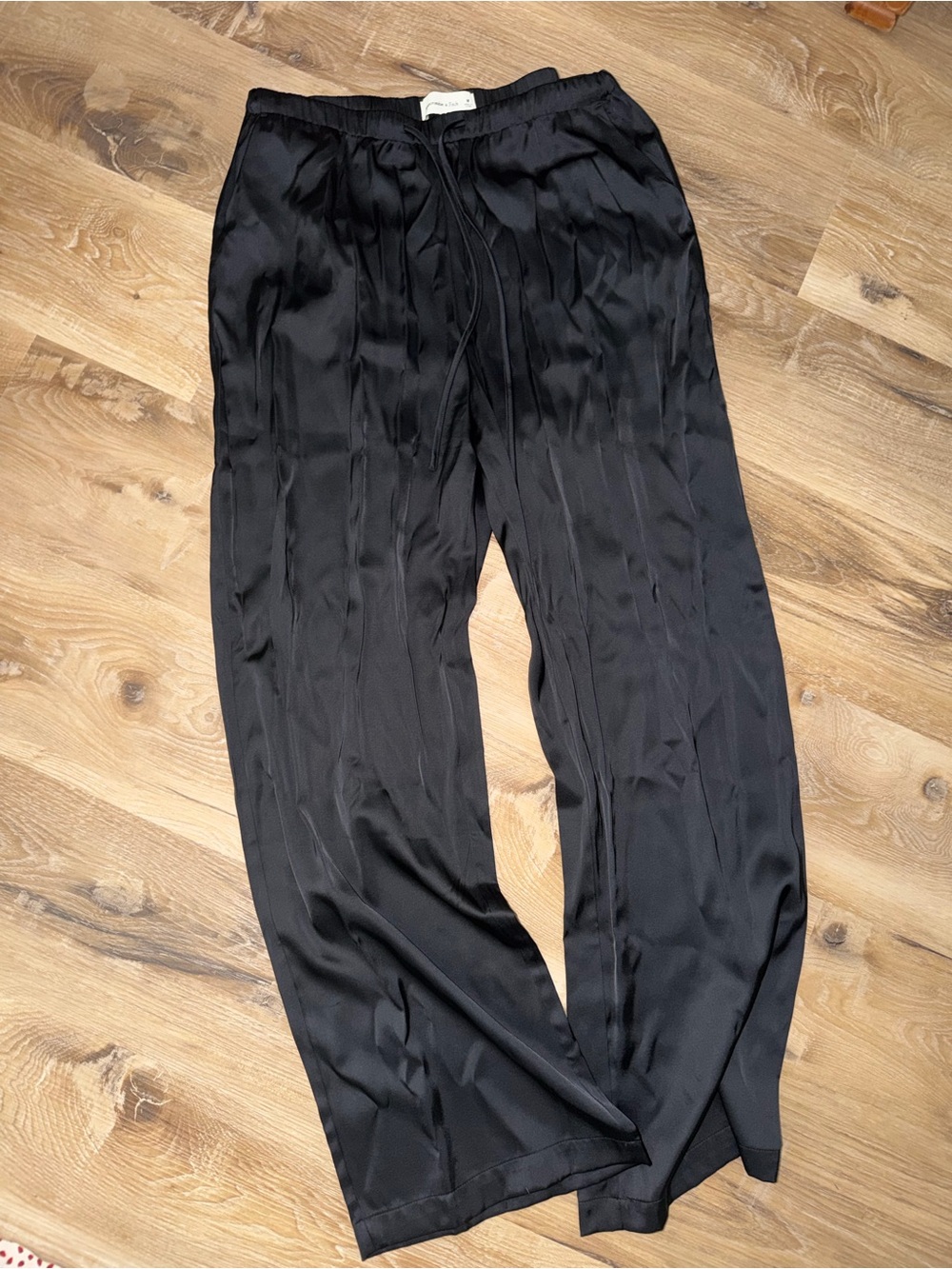 Abercrombie & Fitch A&F Gemma Satin Wide Leg Pull-On Pant Black Medium